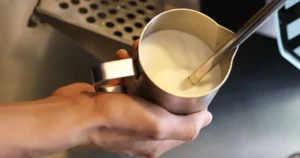 Kỹ thuật đánh sữa để pha Cappuccino, Latte thơm ngon